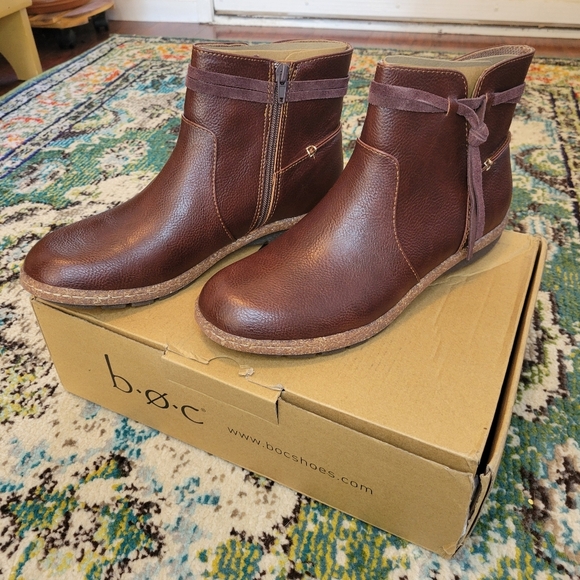 NIB B.O.C. Leather Zip Up Wine Colored Booties, Size 9.5M Chic Trendy Cute - Picture 3 of 11